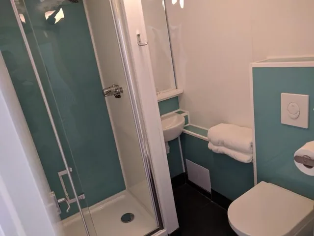 Standard Double Room, OYO Mayfair Hotel Isle of Wight 2/2