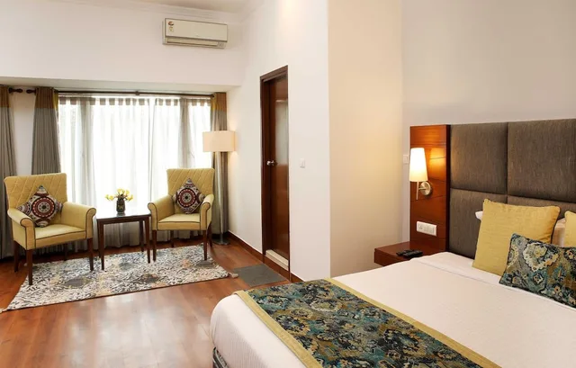 Executive, Suite, Queen Bed, Ahuja Residency Sunder Nagar 3/3