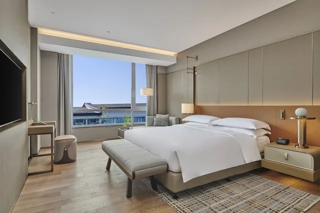 Ambassador, Deluxe, Suite, King Bed, DoubleTree by Hilton Jiangxi Fuzhou 1/4