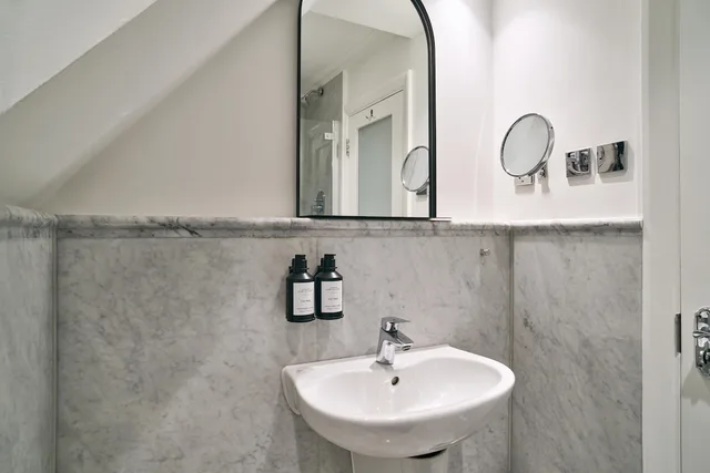 Renovated, Superior, Twin Beds، Radisson Blu Hotel, London Tottenham Court Road 8/9