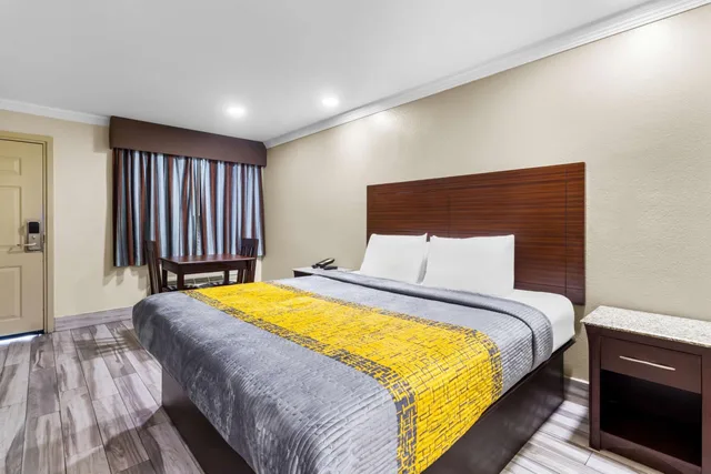 غرفة بسرير كينج لذوي الإعاقة، Americas Best Value Inn Houston Heights at I-45 2/8