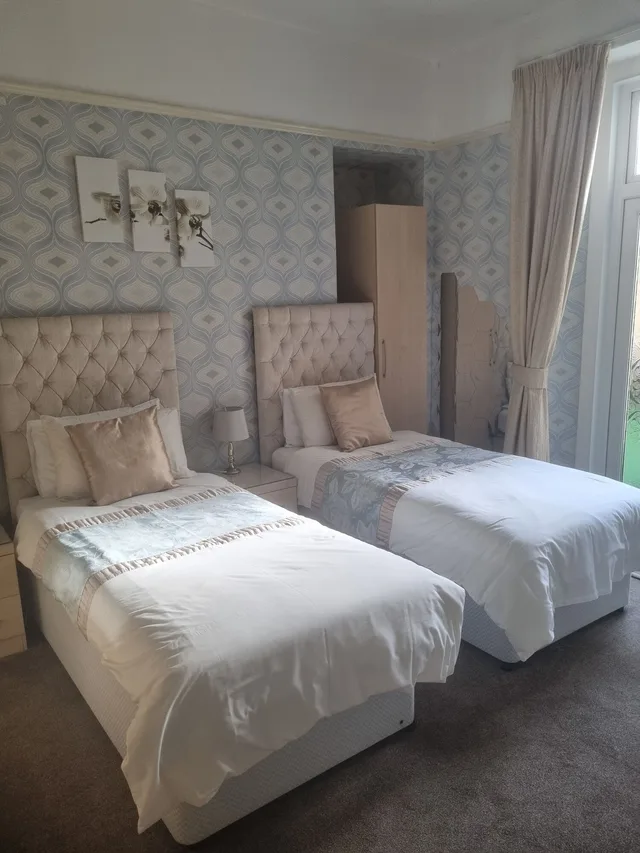 Deluxe, Twin Beds, King Bed, Ground Floor, The Sands 8/10