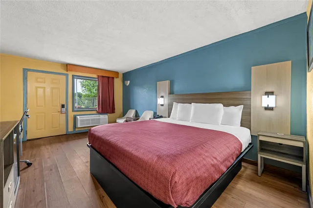 غرفة بسرير كينج، Econo Lodge Charlotte Airport Area 1/7