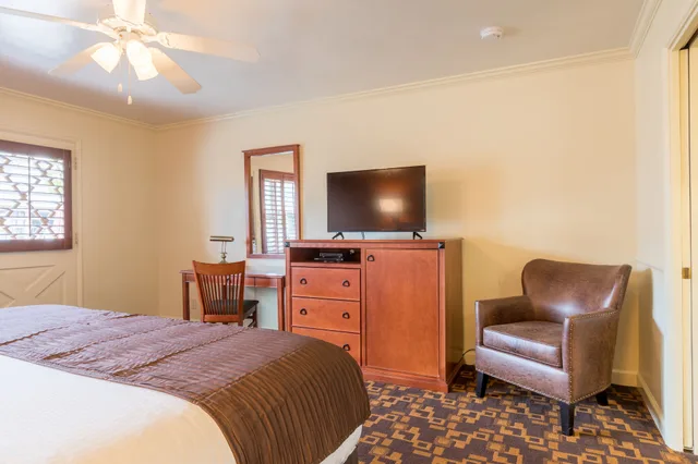 غرفة بسرير كينج، Brisas Del Mar Inn At The Beach 5/6