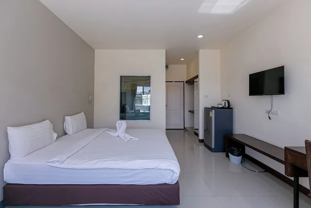 غرفة عائلية بسرير كينج وسرير فردي، Panwalee Hotel 2/8
