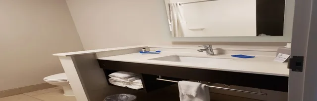 جناح بسرير كينج لذوي الإعاقة، Holiday Inn Express Suites Tampa East Ybor City 8/10