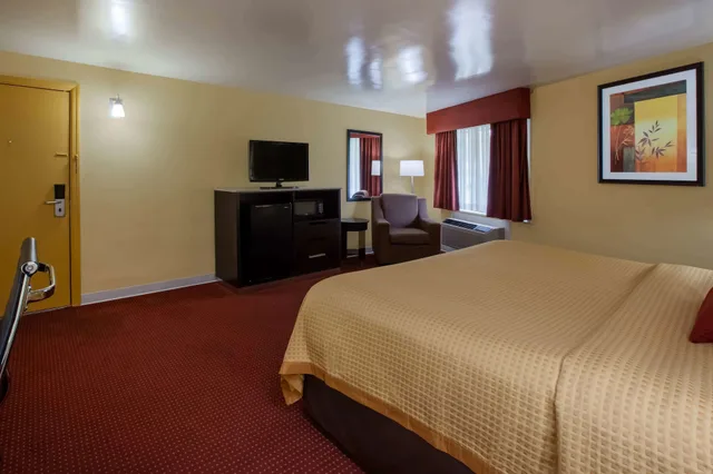 غرفة بسرير كينج، Days Inn by Wyndham Donegal 2/3