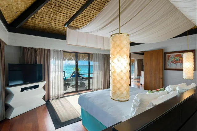 Royal, Overwater, Villa, King Bed, Private Pool، The St Regis Bora Bora Resort 1/2