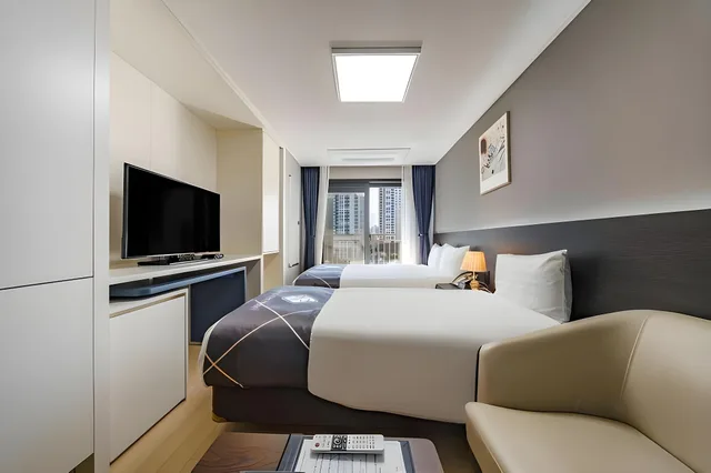 غرفة بريميوم عائلية بسرير كوين وسرير فردي، Sokcho Chonpines Beach Hotel 1/1