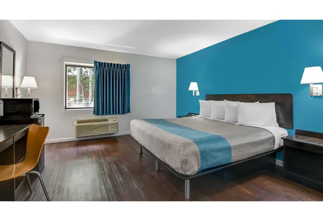 غرفة بسرير كينج لذوي الإعاقة، Motel6 Norcross, GA 2/4