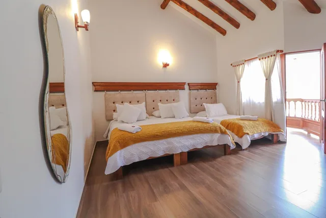 غرفة ديلوكس ثلاثية بسرير كوين وسرير فردي، Hotel Las Palmas Villa De Leyva 1/10