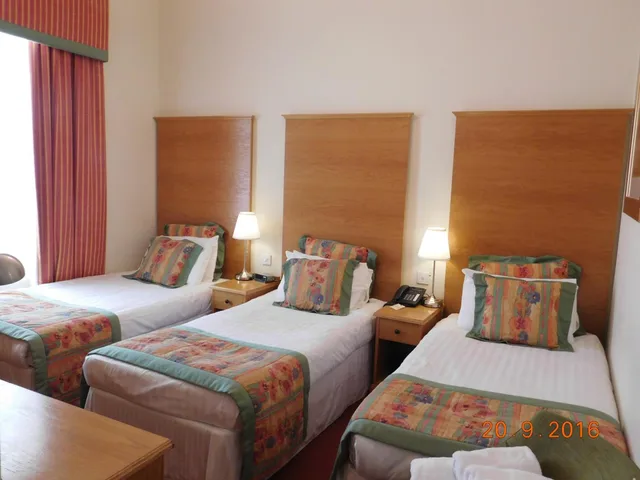 غرفة ثلاثية بثلاثة أسرّة، Horizon Hotel 1/2