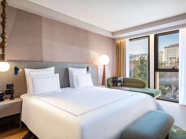 جناح بسرير كينج، Swissotel Tbilisi 2/3