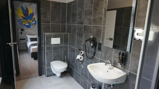 غرفة ثلاثية، Urban Home Hotel 5/6