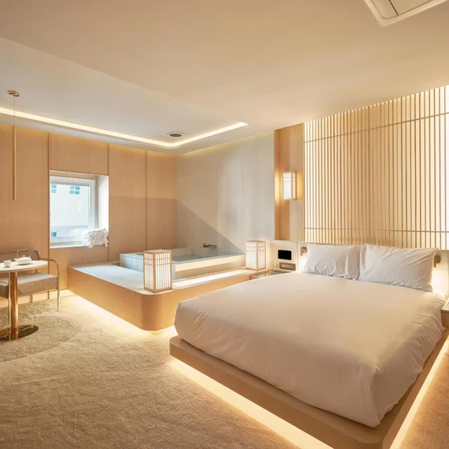 Spa, Standard, Double Bed، UH Continental CenterPoint 1/4