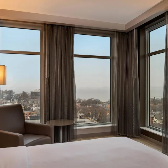 Guest Room, King Bed, Lake View, Ac Hotel Madison Downtown 2/7