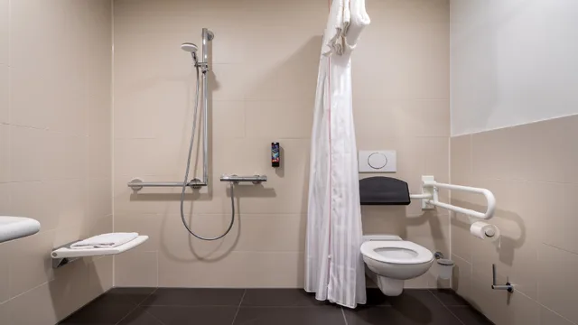 غرفة قياسية بسرير كوين لذوي الإعاقة، Holiday Inn - the niu, Ridge Halle Central Station, an IHG Hotel 8/9