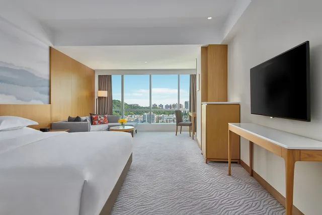 غرفة قياسية بسرير كينج مع دخول الصالة، Crowne Plaza Zhuhai City Center 4/10