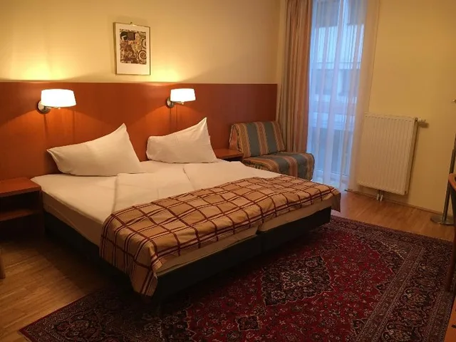 شقة بأربعة أسرّة، Hotel Continental 1/2