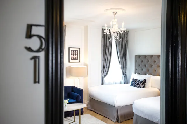 غرفة بسريرين مزدوجين، The Culver Hotel 2/4