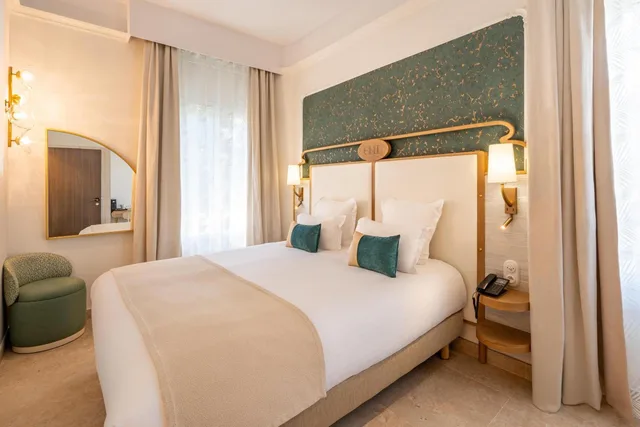 غرفة بسرير كوين بشرفة، Grand Hotel Des Lecques, BW Signature Collection 6/10