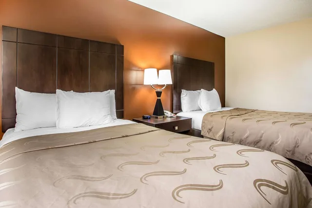 غرفة بسريرين مزدوجين، Quality Inn O'Hare Airport 2/2