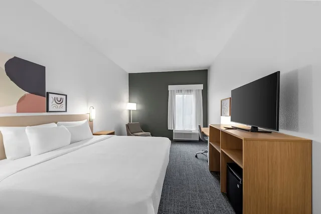 غرفة بسرير كينج، Spark by Hilton Cincinnati Airport South 1/4
