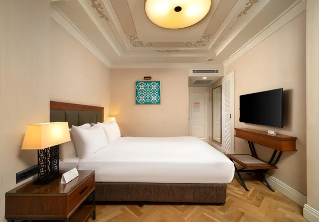 French, Twin Beds, Street View، Golden Age Hotel Taksim 10/10