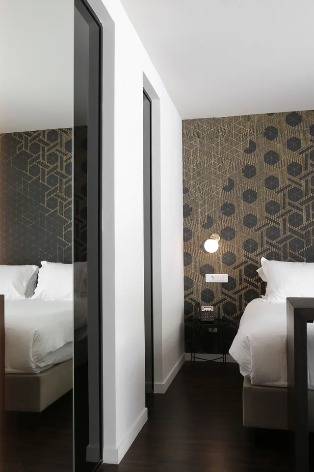 جناح جونيور بسرير كوين مع أريكة، AZUR HOTEL 1/1