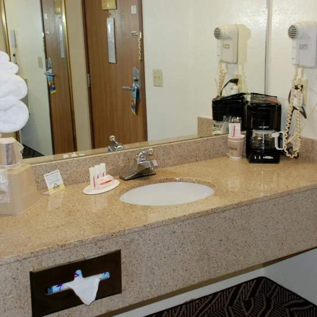غرفة بسريرين كوين، Days Inn By Wyndham Dyersburg 6/8