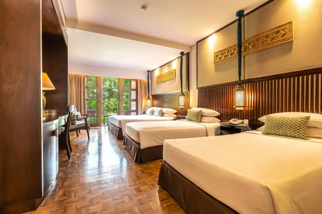 غرفة عائلية بسرير كينج وسريرين منفصلين بإطلالة على الحديقة، Bintang Bali Resort 2/3