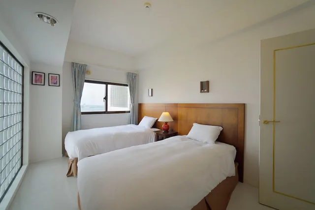 جناح بثمانية أسرّة بإطلالة جزئية على البحر، Hotel Royal Marine Palace 2/3