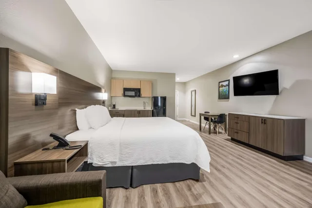 غرفة بسرير كينج، SureStay Studio by Best Western Conroe Downtown 2/7