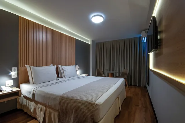 غرفة فاخرة بسرير كينج بحوض استحمام، Mirasol Copacabana Hotel 7/10