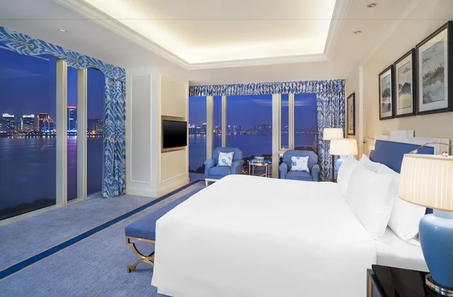غرفة بريميير بسرير كينج بإطلالة على النهر، The Azure Qiantang A Luxury Collection Hotel Hangzhou 2/5