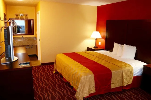 غرفة قياسية بسرير كينج، Holiday Lodge Salem 1/4