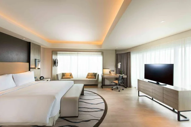 Premier, Suite, King Bed, Bay View, Lounge Access، Conrad Manila 3/4