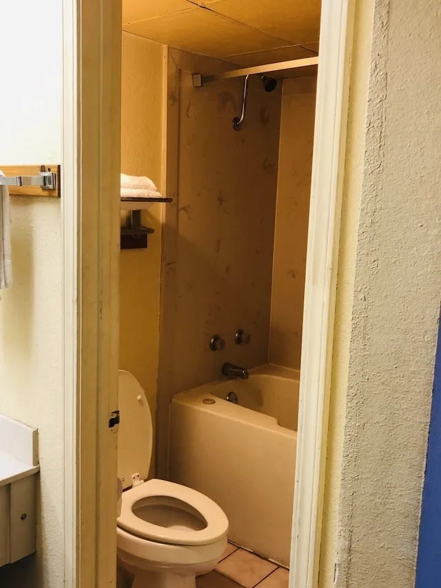 غرفة بسرير مزدوج للمدخنين، Americas Best Value Inn Suites 3/6