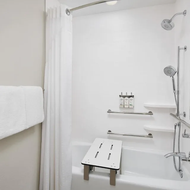 جناح بسرير كينج مع أريكة بحوض استحمام لذوي الإعاقة، Holiday Inn Express and Suites Port St. Lucie West 4/4