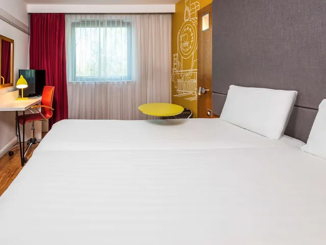 Duet, Twin Beds, Ibis Styles Crewe 5/9