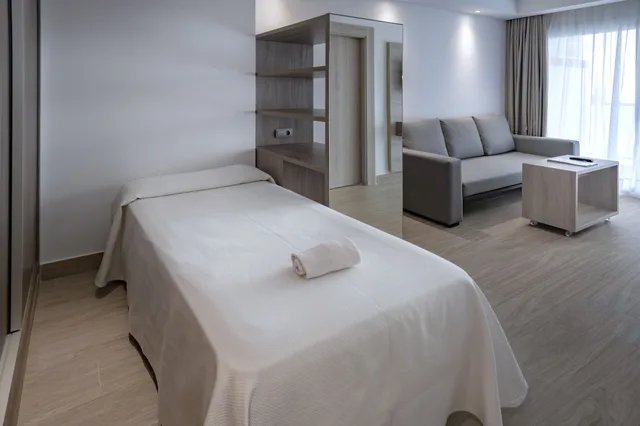 جناح جونيور بسريرين منفصلين بشرفة مع أريكة، 4R Salou Park Resort II 3/10