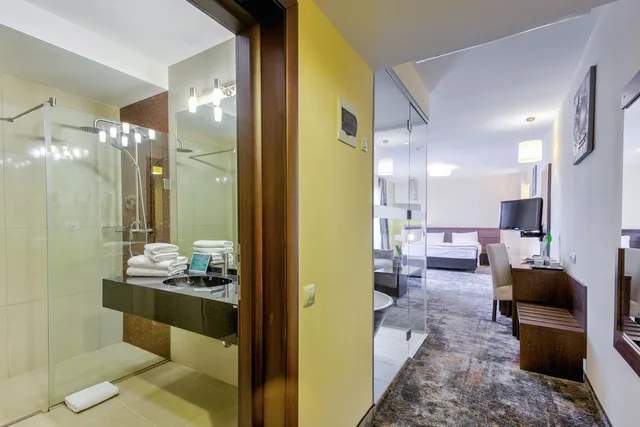 جناح بريستيج، Golden Time Hotel 7/9