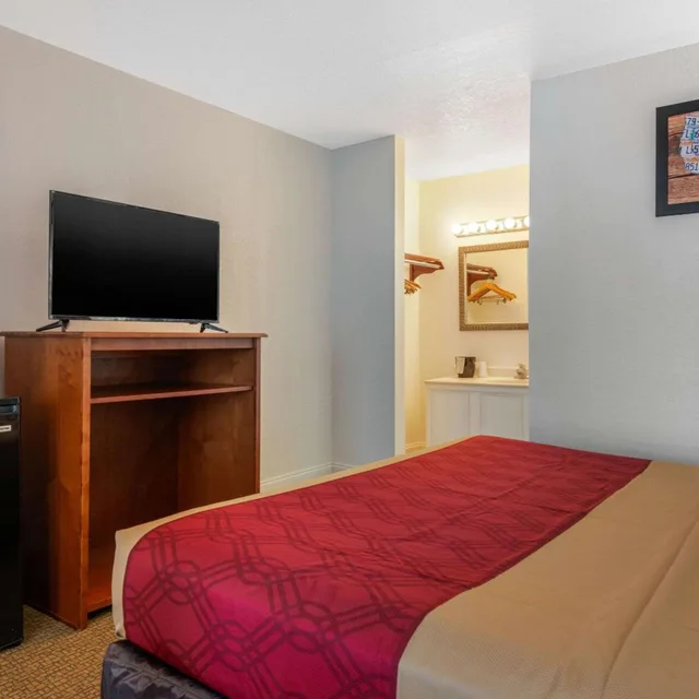 غرفة قياسية بسرير كينج، Econo Lodge Airport At Raymond James Stadium 4/7