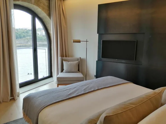 غرفة ديلوكس بسرير كوين، NEYA Porto Hotel 1/2