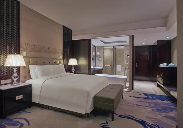 غرفة بسرير مزدوج بإطلالة على البحر، Hilton Haikou Residences 2/2