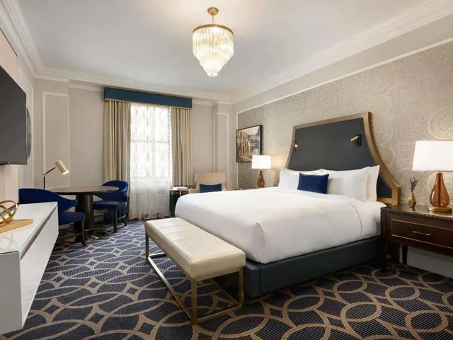 Inner, Signature, King Bed, City or Courtyard View، Fairmont Hotel Vancouver 2/3