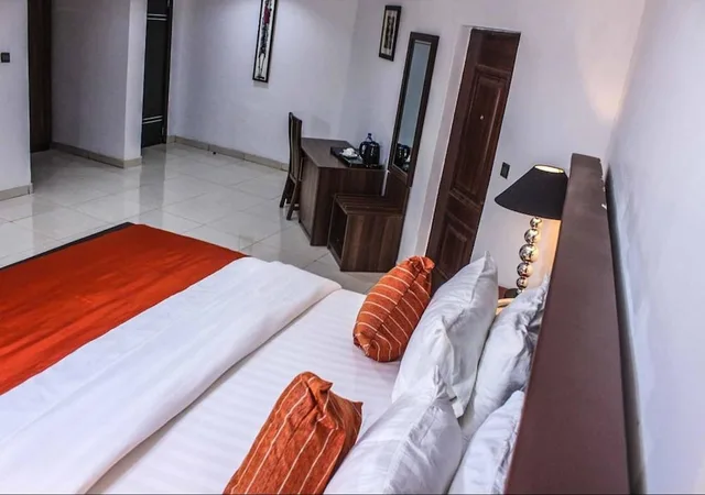 جناح تنفيذي بسرير كوين، The View Lekki 1/4