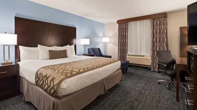 غرفة قياسية بسرير كوين لذوي الإعاقة، Best Western Plus Flint Airport Inn & Suites 2/5