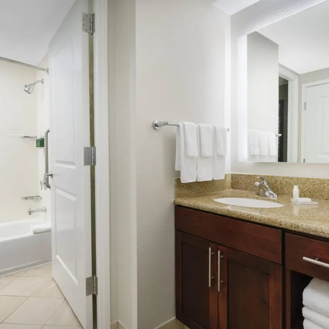 Studio, Queen Bed, Sofa, Bathtub, Accessible, Residence Inn by Marriott Austin Downtown/Convention Center 4/8