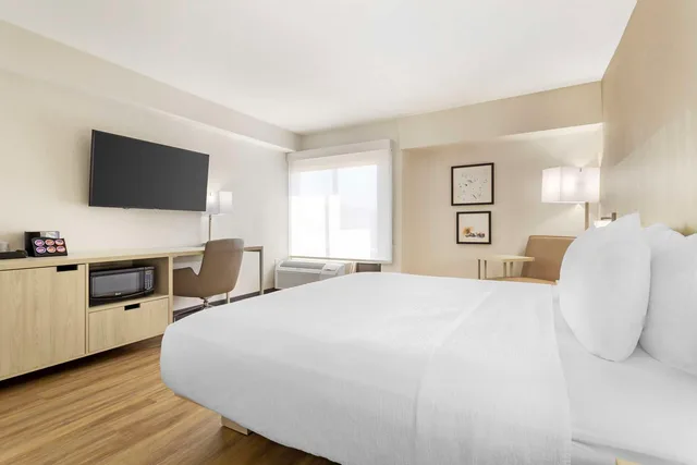 غرفة بسرير كينج لذوي الإعاقة، Best Western Plus Sugar Land-Stafford 2/4